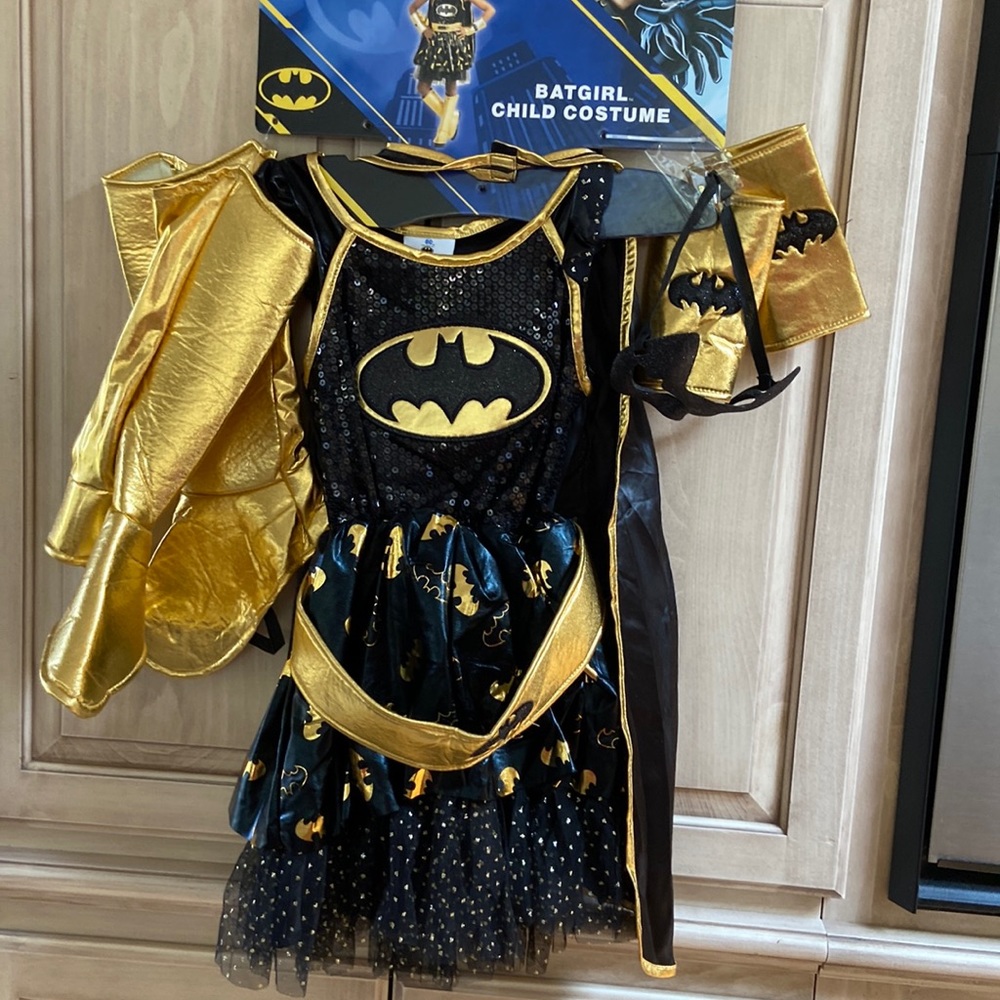 Batgirl costume sz 4-6 S nwt Halloween costume